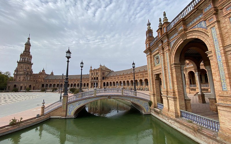 Online retailers selling weed in Seville